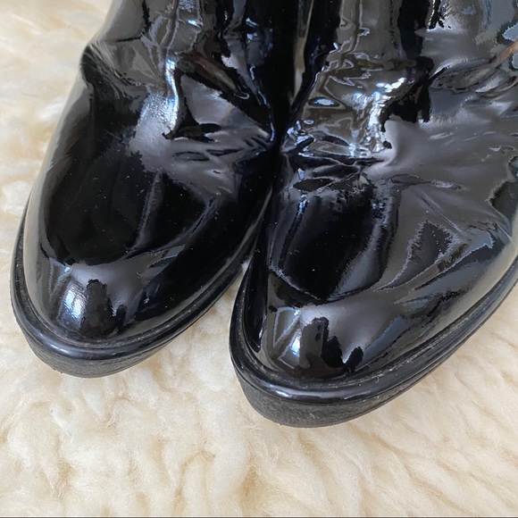 Stuart Weitzman High Shine Patent Heeled Booties Size 6.5 - Picture 15 of 15